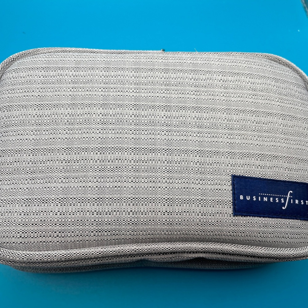 Continental Airlines Business First Class Amenity Bag Travel Toiletry Kit - NEW